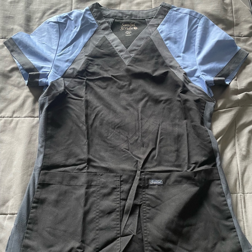 Scrub top